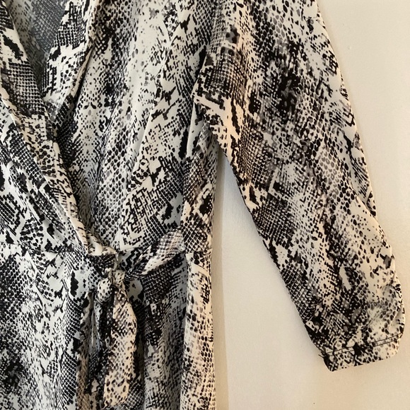 PerSeption Concept Surplus Python Print Top - Picture 3 of 11